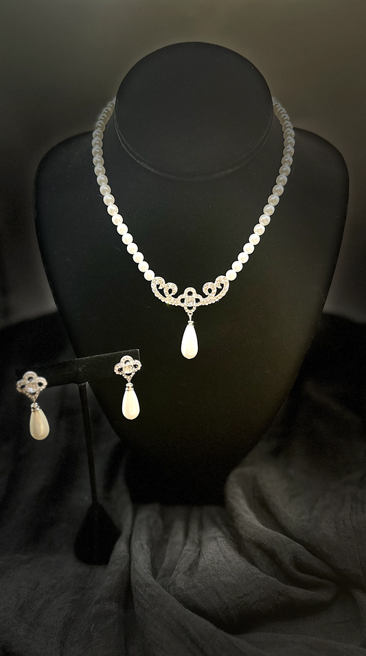 Necklace with Drop Pearl and Flower Earrings