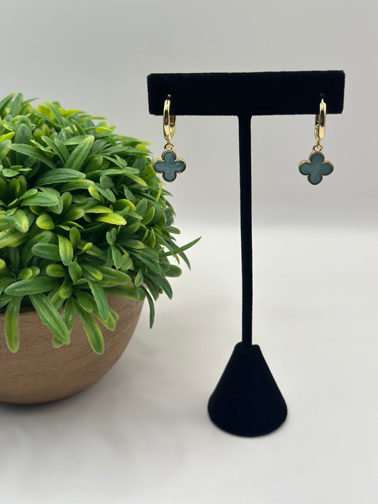 Earrings Petite Clover Dangle